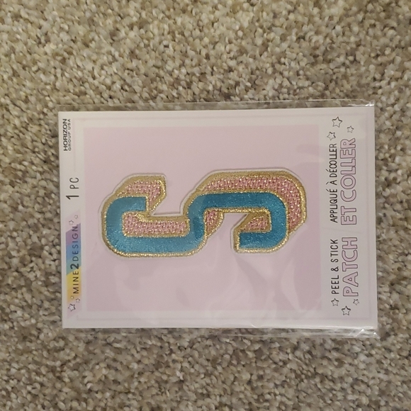 ASSORTED PEEL N STICK & IRON-ON PATCHES - Picture 9 of 10